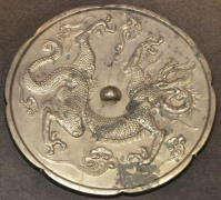 “龍?jiān)亍逼鋵?shí)并不是皇家的獨(dú)有